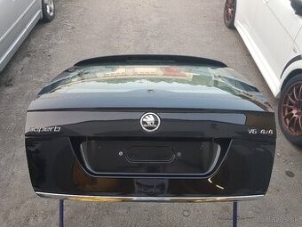 Predám piate (kufrové) dvere Superb 2 predFacelift Combi