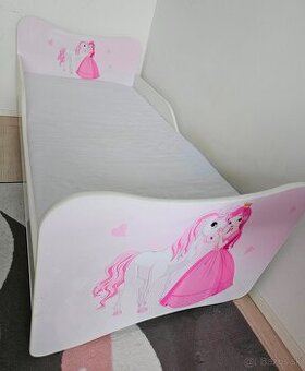 Dievčenská posteľ s matracom a roštom