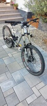 Zjazdovy bicykel,horsky bicykel Nukeproof