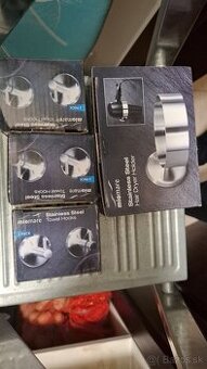 Predam drziaky na fen a uteraky za 5€ spolu