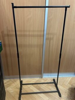 Stojan na šaty úplne nový