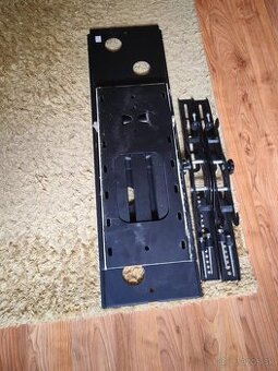 Kĺbový držiak na TV