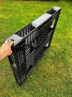 Plastové palety  1300x1100x122