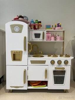 Drevená kuchynka + príslušenstvo