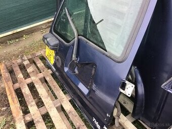 Discovery 2 dvere kufra