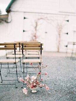 požičanie: stoličky a stoly