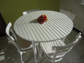 Jedálenský stôl + 4 stoličky