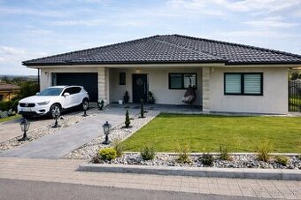 PRÉMIOVÝ 5 IZBOVÝ BUNGALOV S TERASOU A POZEMKOM, BITAROV?