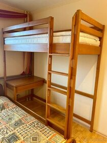 Detská drevená poschodová jednolôžková posteľ