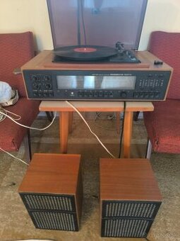 Gramoradio Tesla aj s reproduktormi.