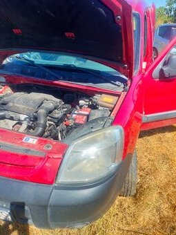 Predám náhradné diely na Peugeot Partner 1.6 TDCi