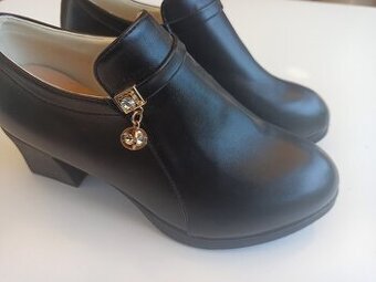Poltopánky – nové č. 39 15 Eur
