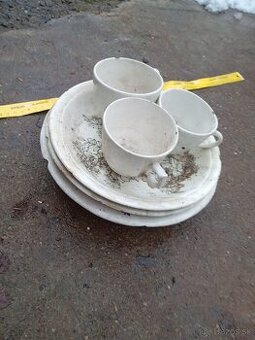 Vojenské nábojnice.taniere poháriky