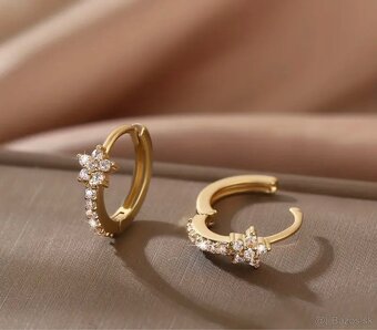 Náušnice so vsadenými kameňmi