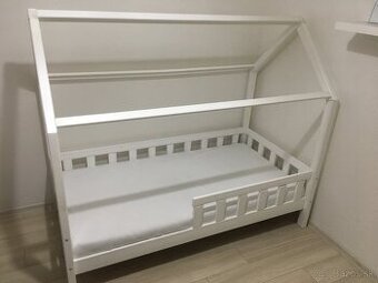 Detská postieľka, domček.