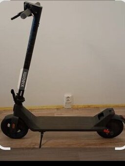 Predám elektrokolobežka xiaomi electrikc scooter 4 lite.
