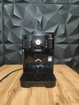 Automatický kávovar de'longhi magnifica s