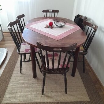 Predám rozkladací stôl a stoličky.