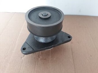 Vodné čerpadlo na Case Magnum