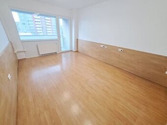 Prenájom dvojkancelárie (50 m2) po rek., Seberiniho, Ružinov