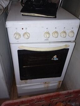 Plynový sporák s elektrickou rúrou