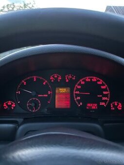 Budíky/tachometer/palubný počítač