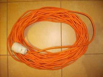 Predlzovaci kabel.