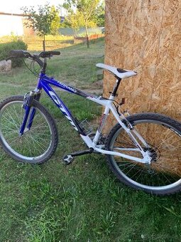 Modro-biely bicykel