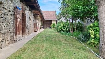 VYHODNA KÚPA Dom s veľkým pozemkom a stodolou