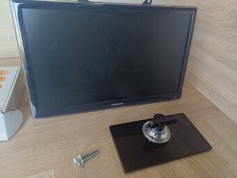 Predám televízor spolu s držiakom na stenu