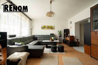 Dvojpodlažný dom na okraji mesta Šaľa (bazén , garáž, záhrad