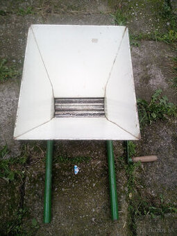 Mlynček na hrozno