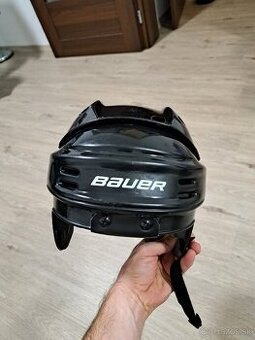 Hokejova prilba bauer