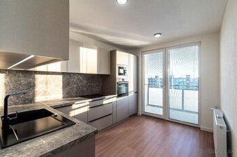 Dizajnový 3 izbový byt po kompletnej rekonštrukcii, loggia