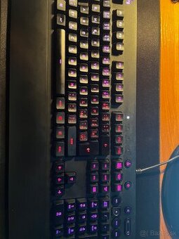 Logitech G213 Prodigy | poškodená plastová noha, používaná