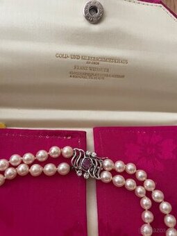 Pradam perlový náhrdelník s rubinom a briliantmi