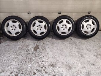 Pirelli zimné 205/60 R16 na diskoch Mercedes