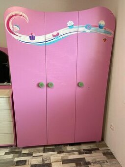 Dievčenská skriňa a komoda Čílek