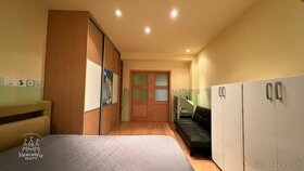 NEWCASTLE⏐PREDAJ - 2 izbový byt v centre ZV (58,22 m2) + 2 b