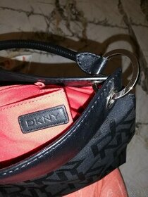 Dámska čierna dizajnová kabelka DKNY