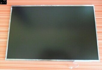 na predaj 15,4" display CCFL 30pin , pre staršie notebooky