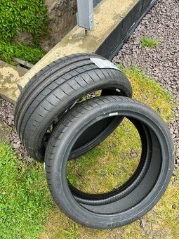 225/40 R19