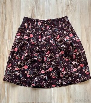 Kvetinková sukňa na zips