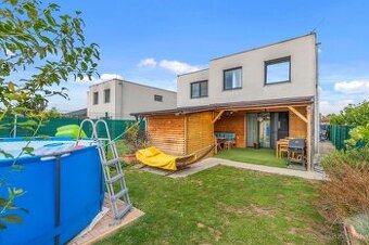 Exkluzívne - novostavba - zariadený, upravená záhrada, pres
