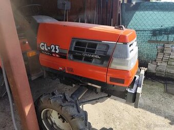 Malotraktor Kubota GL-23 s príslušenstvom.
