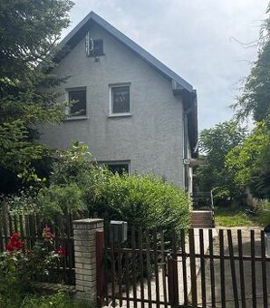 Ponúkame na predaj Rodinný dom v obci Vinohrady nad Váhom - 1