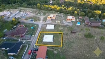 Exkluzívne na predaj stavebný pozemok o rozlohe 946m2 v Krup - 1