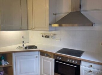 Bílá venkovská kuchyňská linka se spotřebiči,5726