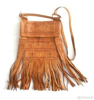 Kožená kabelka so strapcami