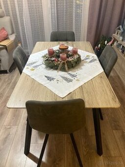 Jedálenský stôl a stoličky